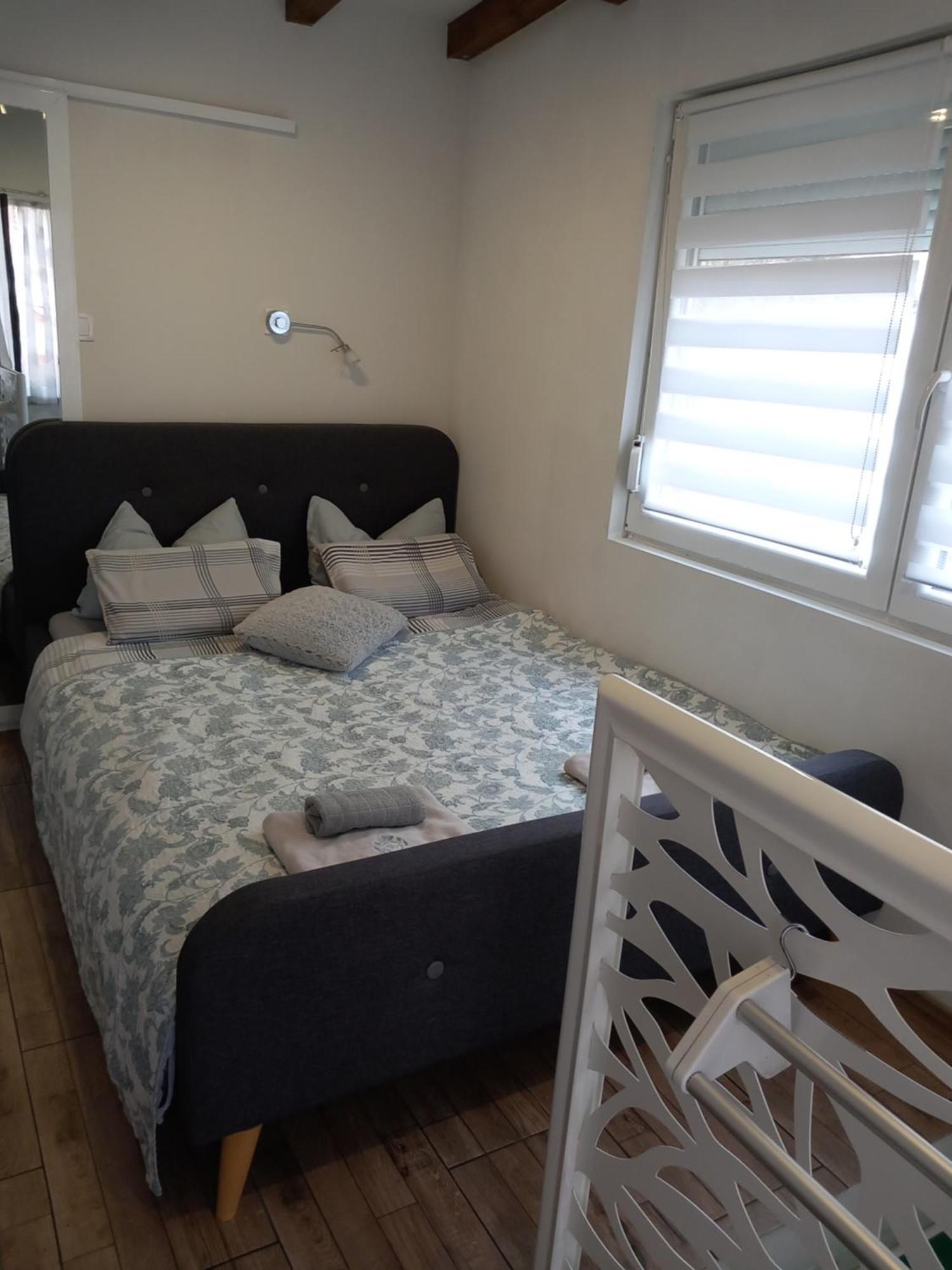 Apartamento Charming Studio In The City Center Plovdiv Exterior foto
